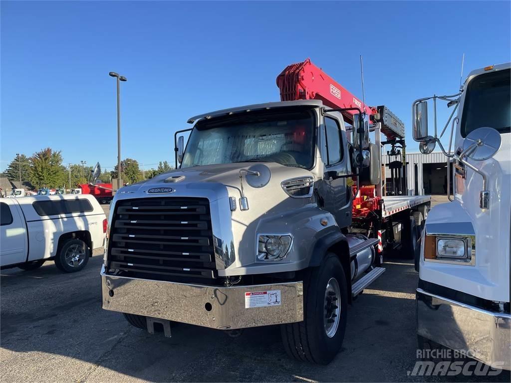 Freightliner 114SD 平板车