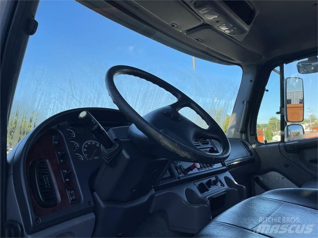 Freightliner 114SD 平板车