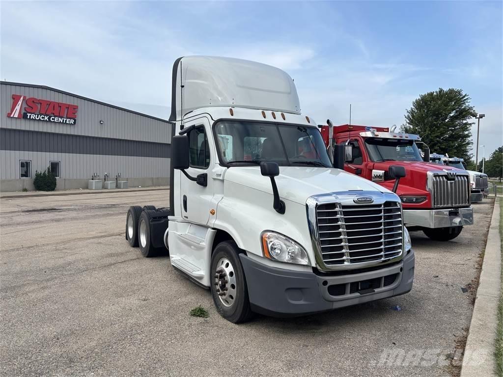 Freightliner Cascadia 牵引车