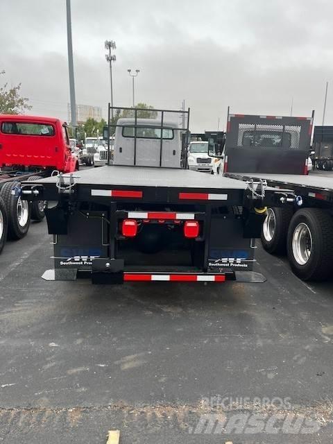 Freightliner M2 平板车