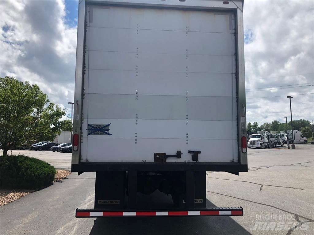 Freightliner M2 106 厢式货车