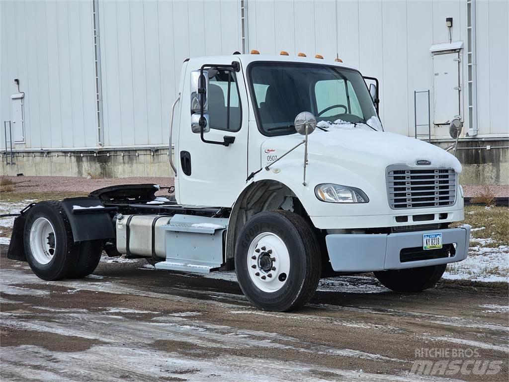 Freightliner M2 106 牵引车