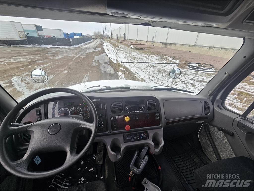Freightliner M2 106 牵引车