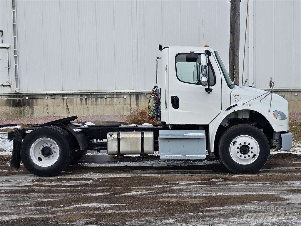 Freightliner M2 106 牵引车