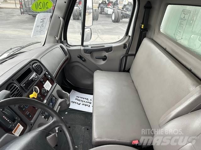 Freightliner M2106 厢式货车