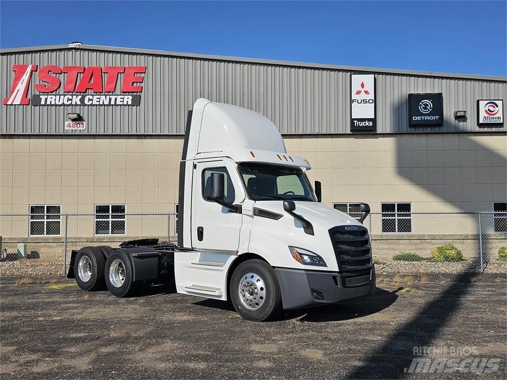 Freightliner PE116DC 牵引车