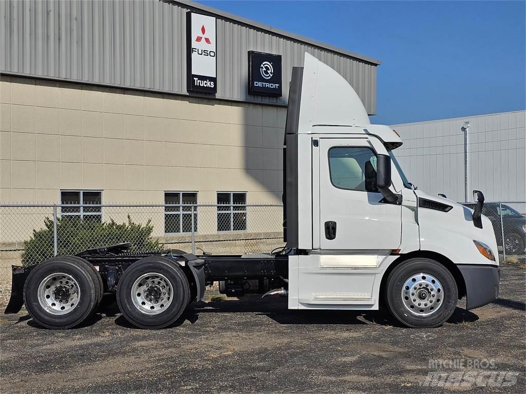 Freightliner PE116DC 牵引车