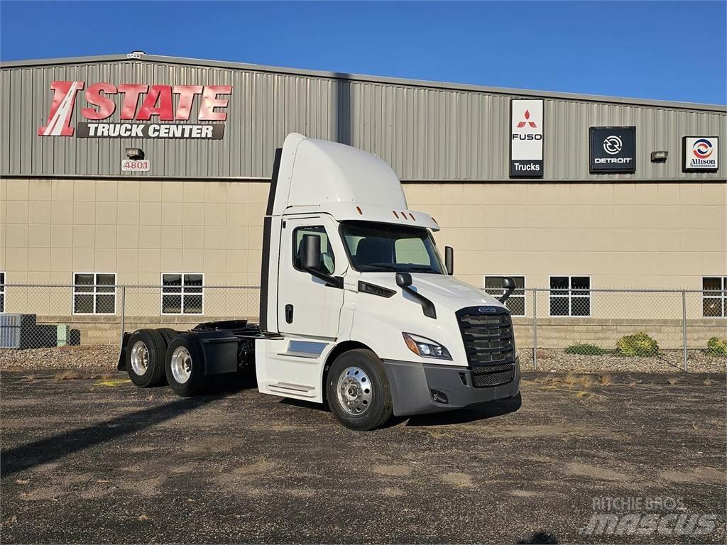 Freightliner PE116DC 牵引车