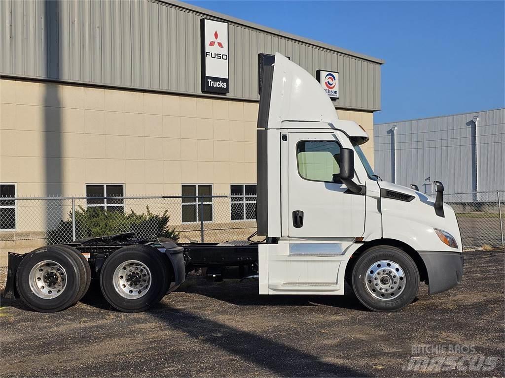 Freightliner PE116DC 牵引车