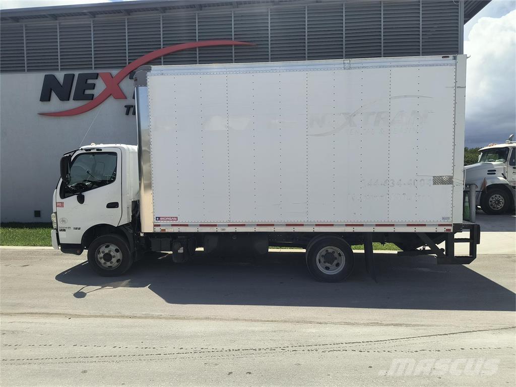 Hino 155 厢式货车
