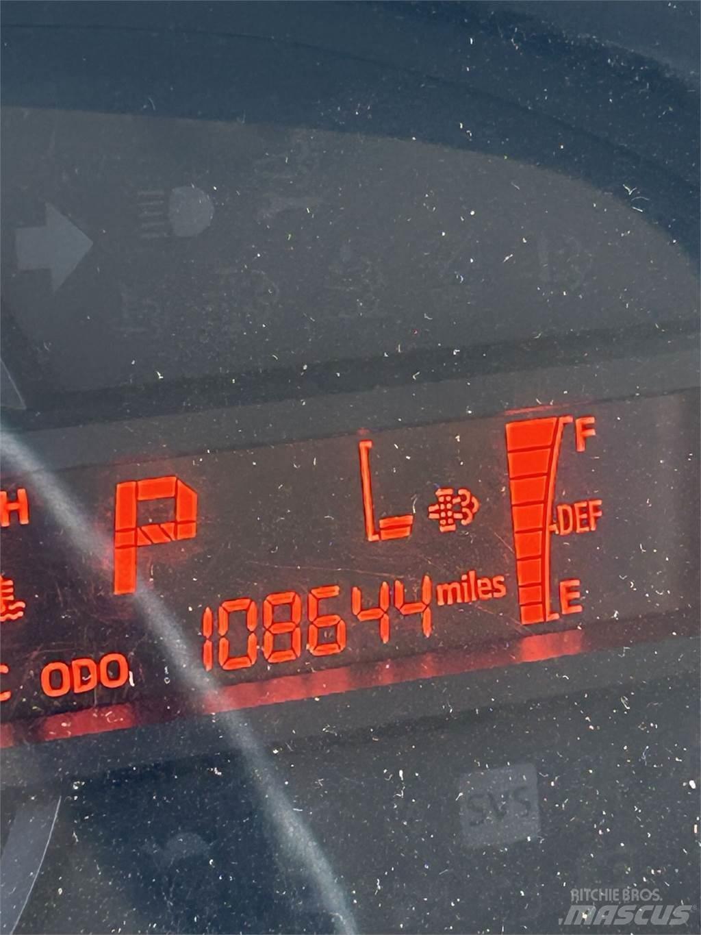 Hino 195 厢式货车