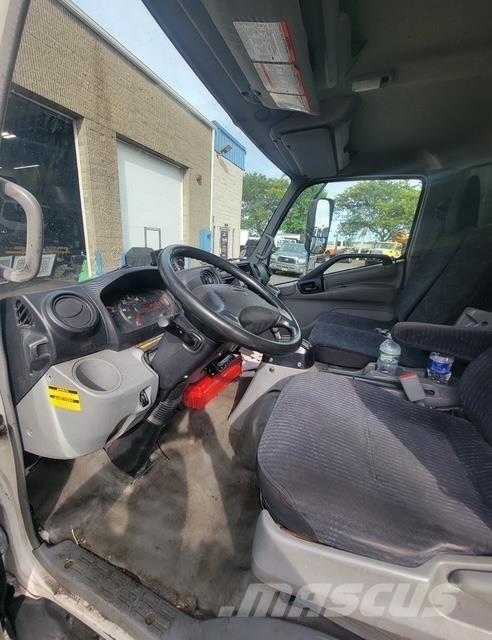 Hino 195 厢式货车