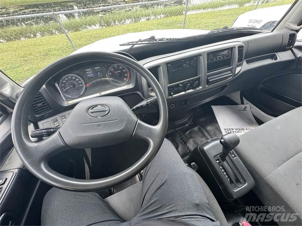 Hino 268 厢式货车