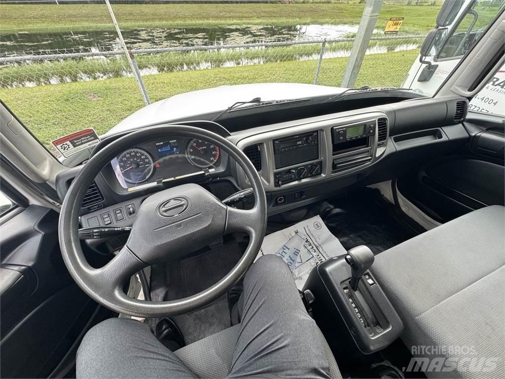 Hino 268 厢式货车
