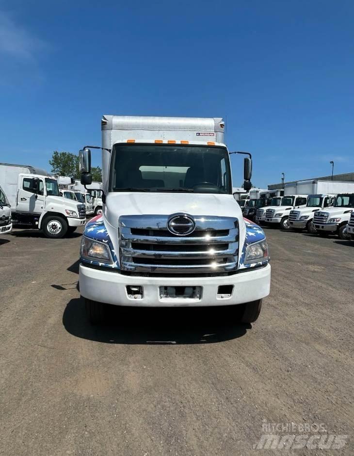 Hino 268 厢式货车