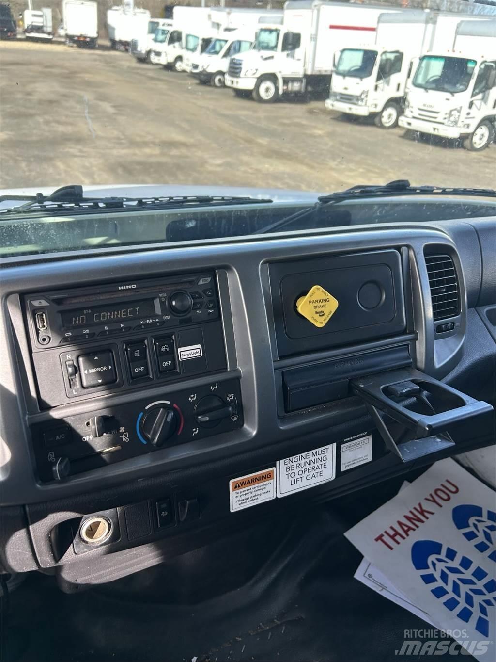 Hino 268A 厢式货车