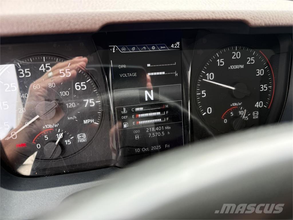 Hino 268A 厢式货车