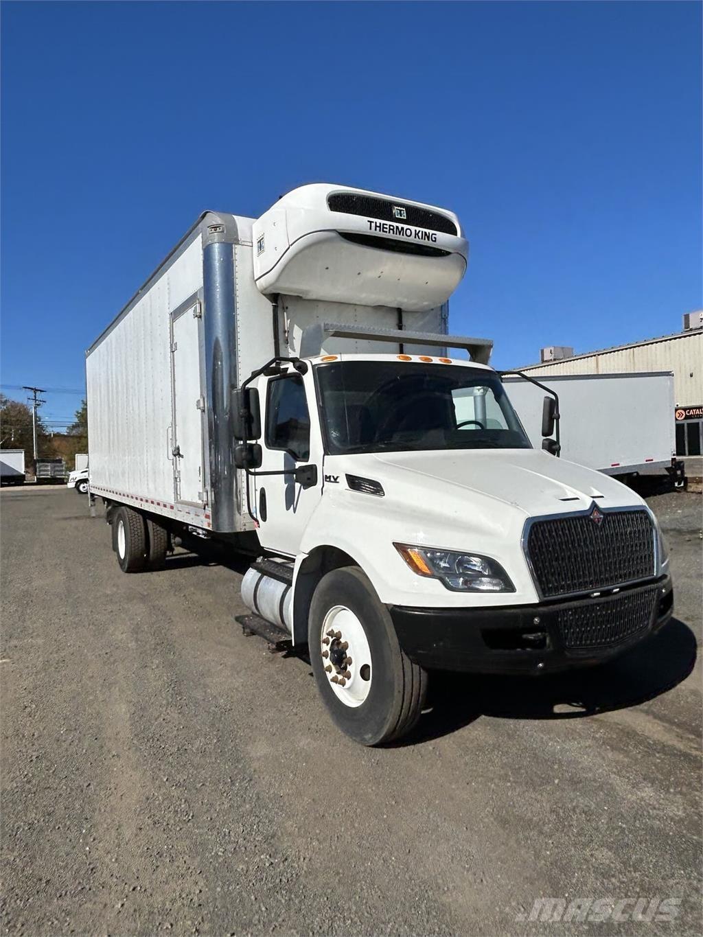 International MV607 厢式货车