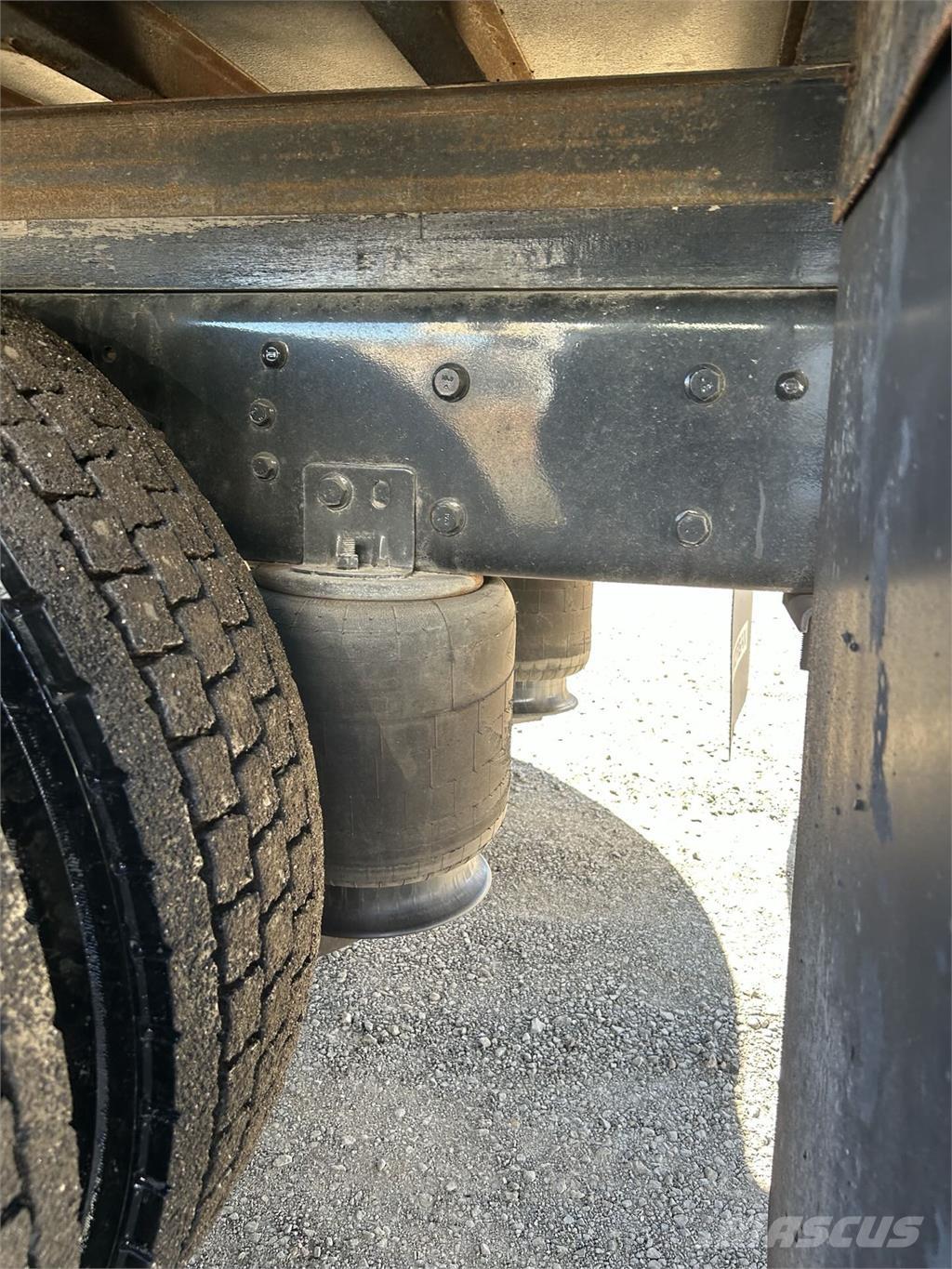 International MV607 厢式货车