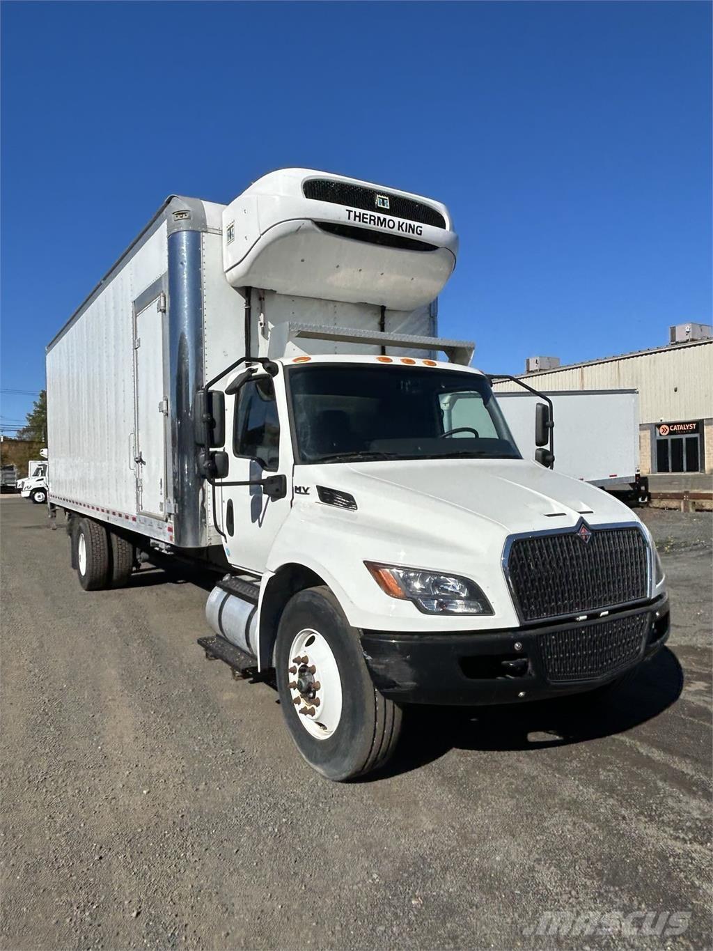 International MV607 厢式货车