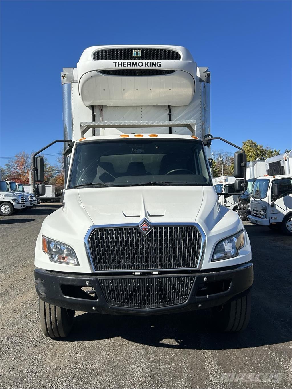 International MV607 厢式货车