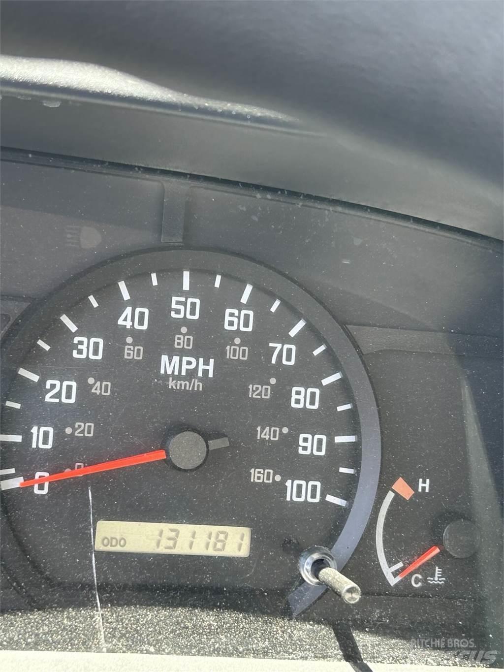 Isuzu NPR 厢式货车