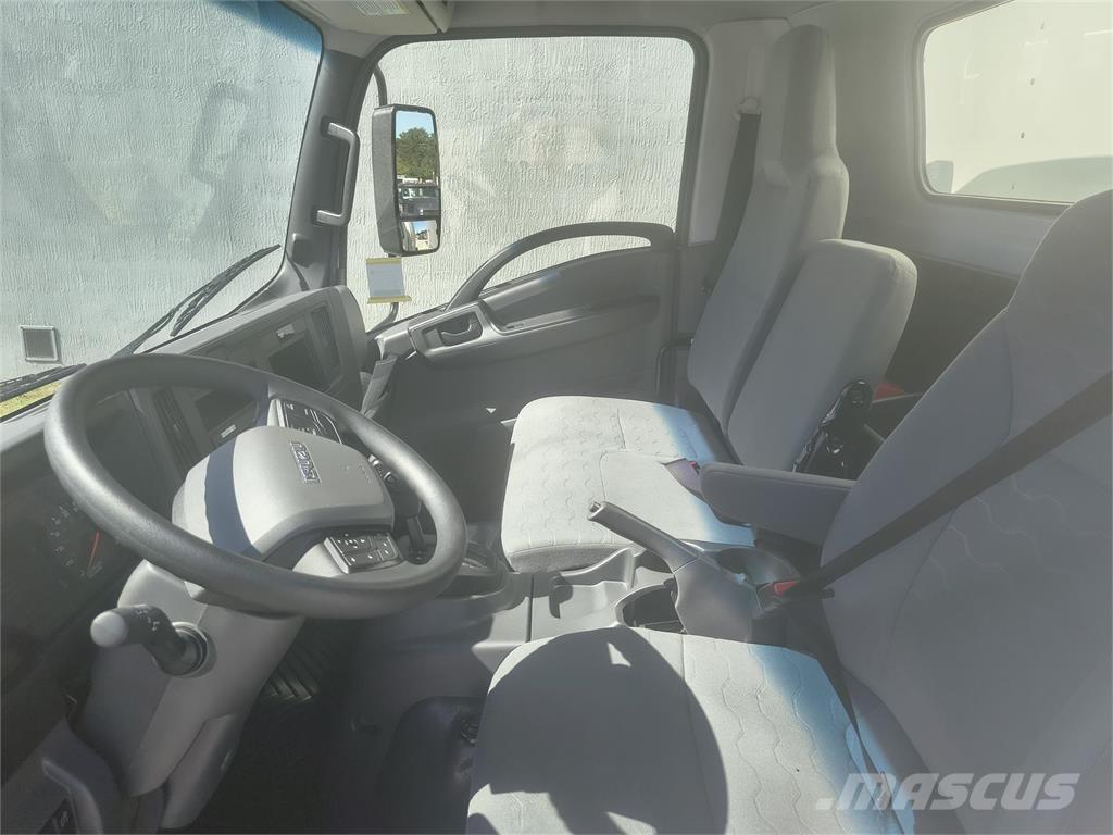 Isuzu NPR-3Y354 厢式货车