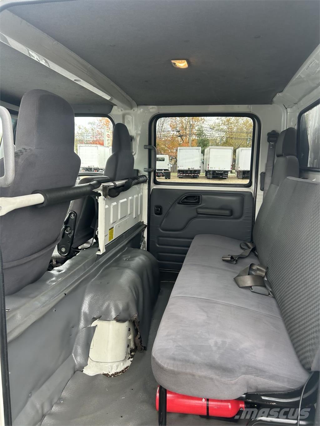 Isuzu NPR HD DC 厢式货车