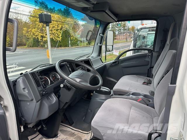 Isuzu NQR 厢式货车