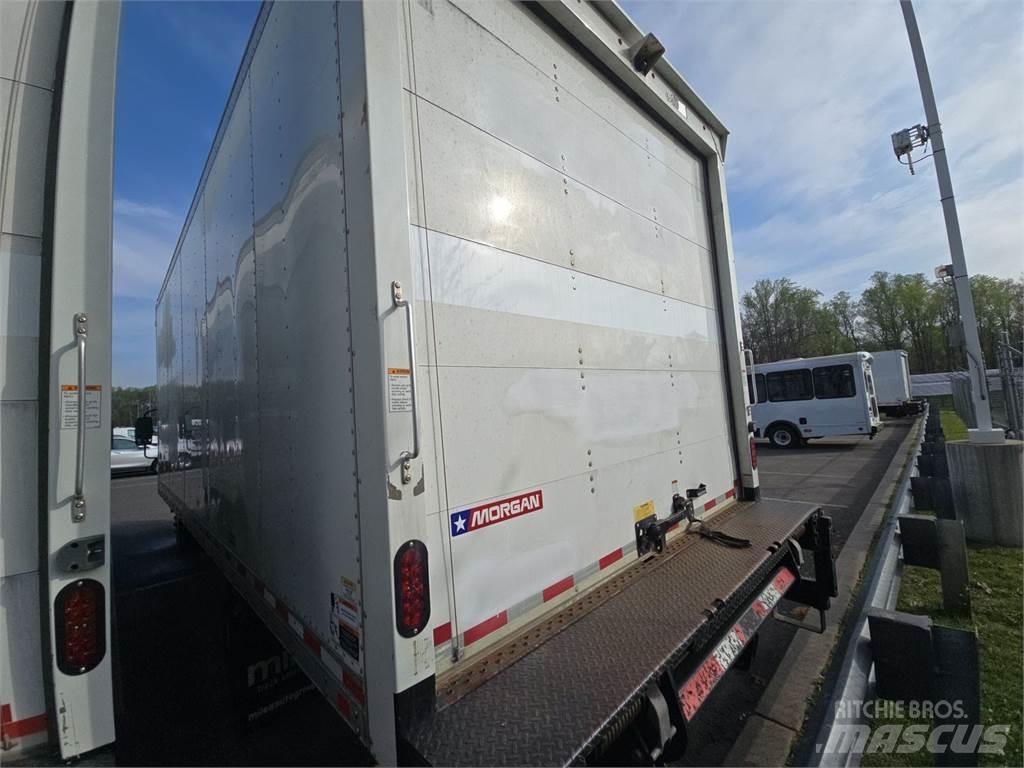 Isuzu NRR 厢式货车