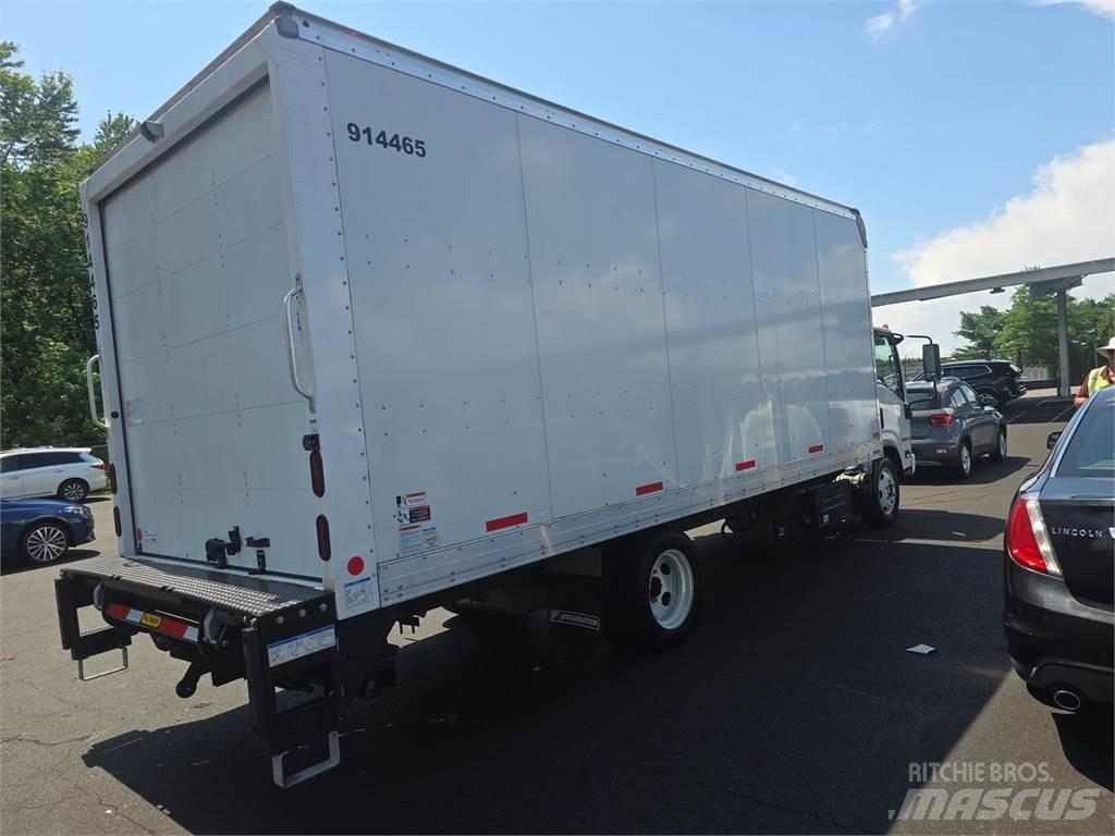 Isuzu NRR 厢式货车
