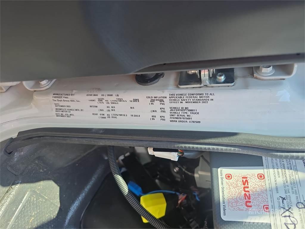 Isuzu NRR 厢式货车