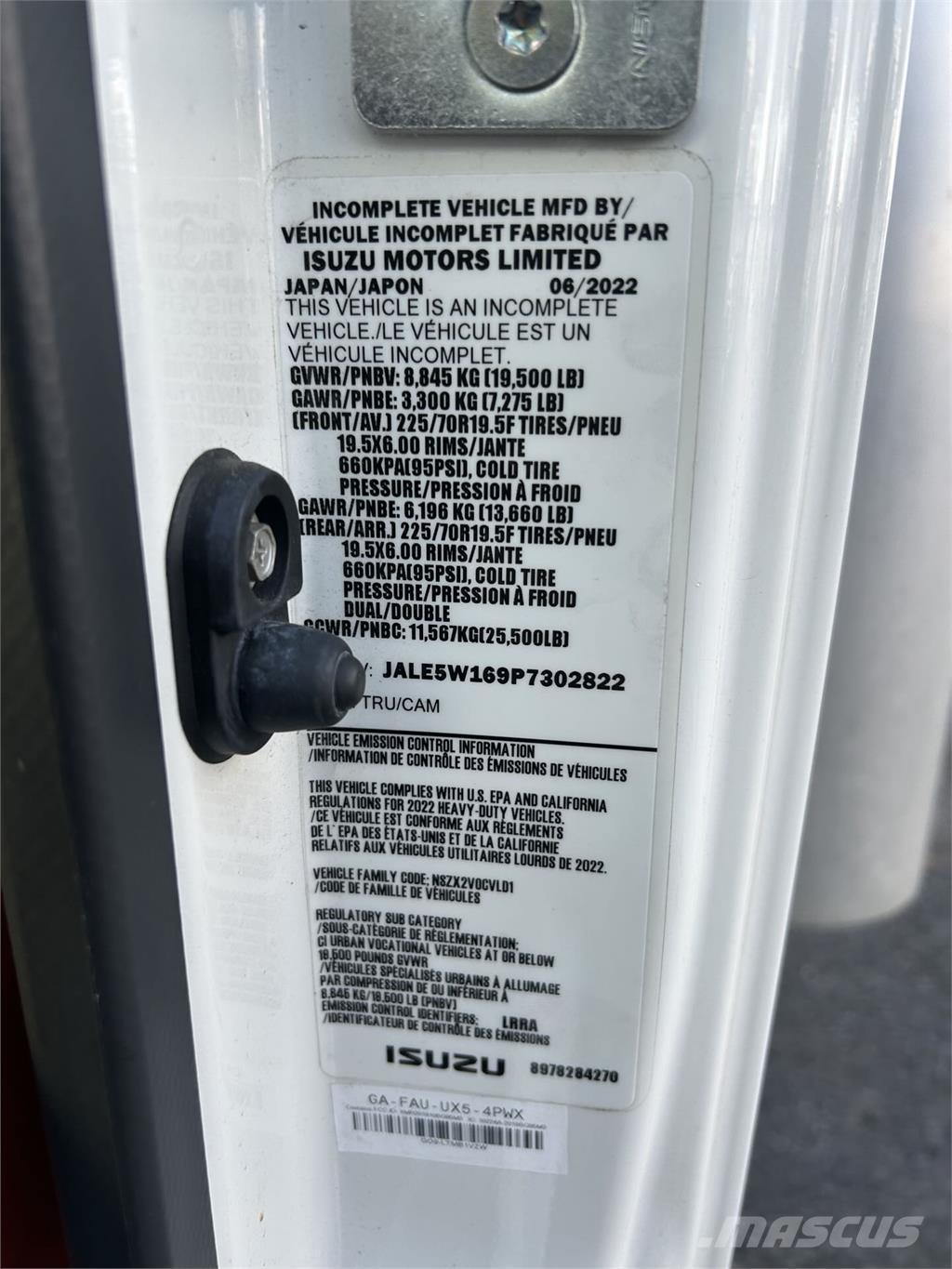 Isuzu NRR 厢式货车