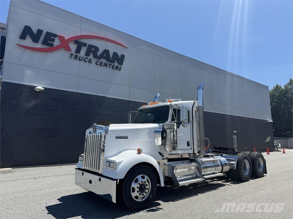 Kenworth W900 牵引车