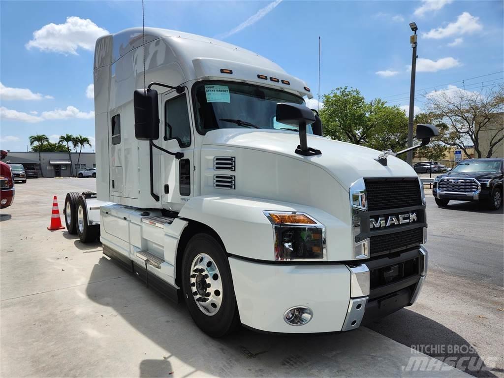 Mack AN64T 牵引车
