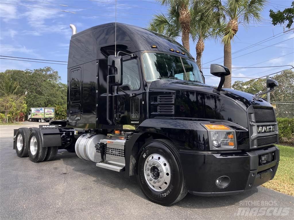 Mack AN64T 牵引车