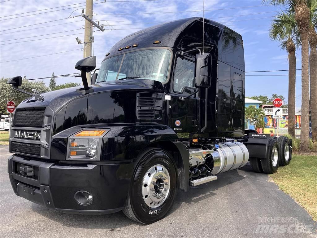 Mack AN64T 牵引车