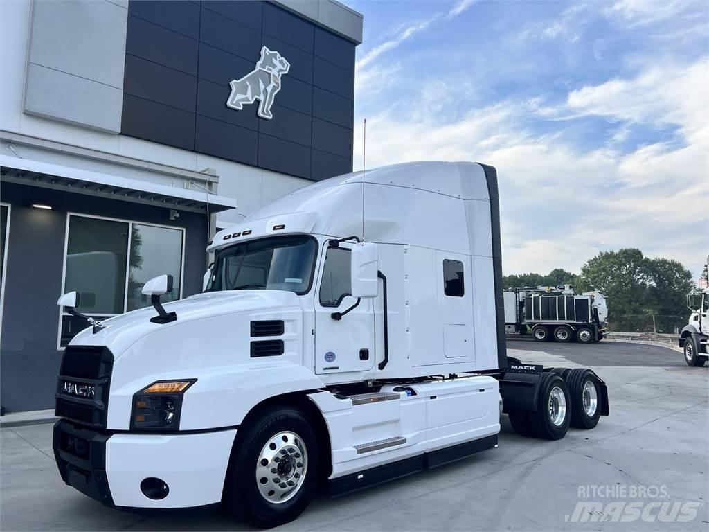 Mack AN64T 牵引车
