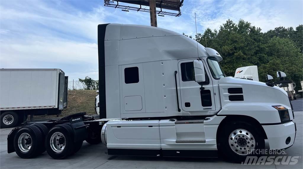 Mack AN64T 牵引车