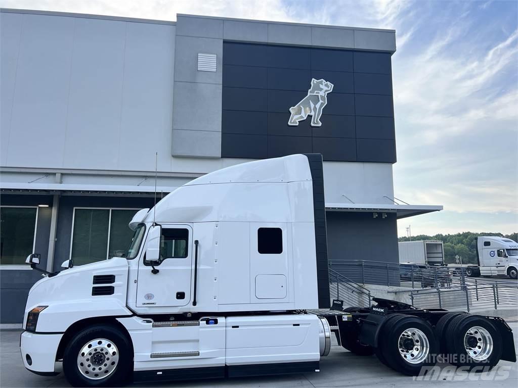 Mack AN64T 牵引车