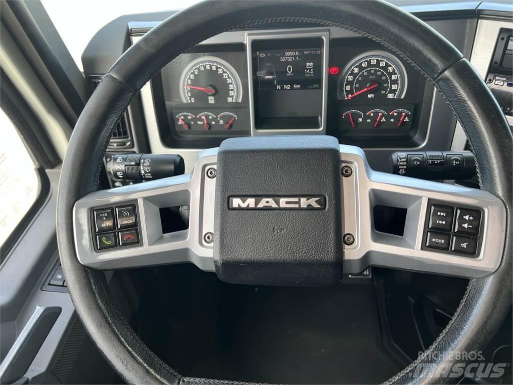 Mack AN64T 牵引车