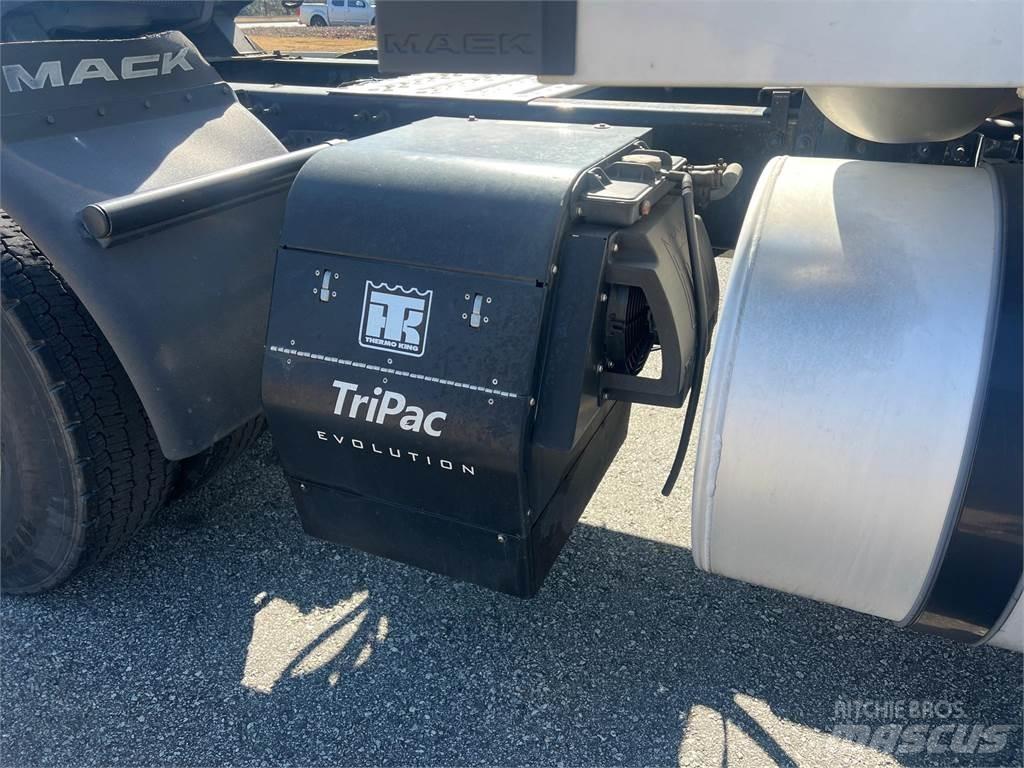 Mack AN64T 牵引车