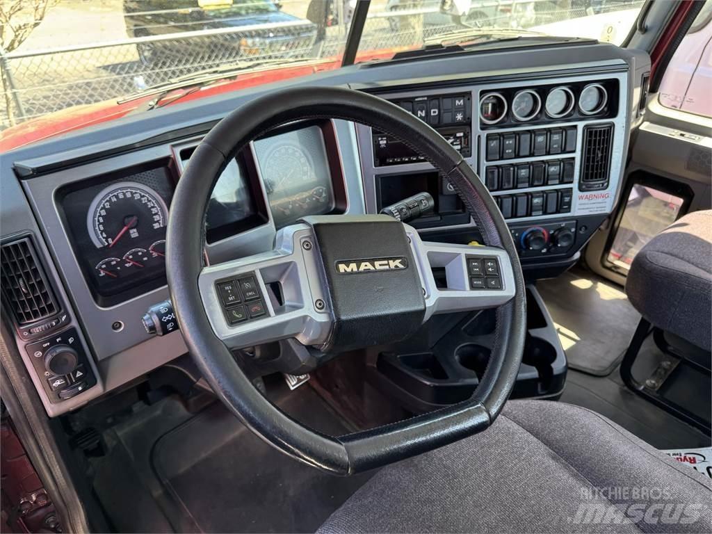 Mack AN64T 牵引车