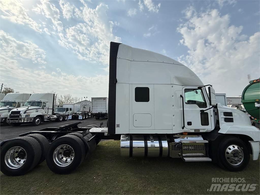 Mack AN64T 牵引车