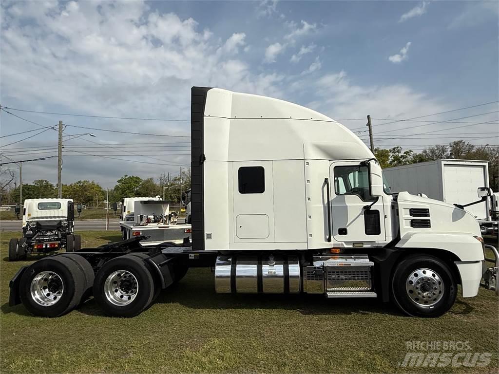 Mack AN64T 牵引车
