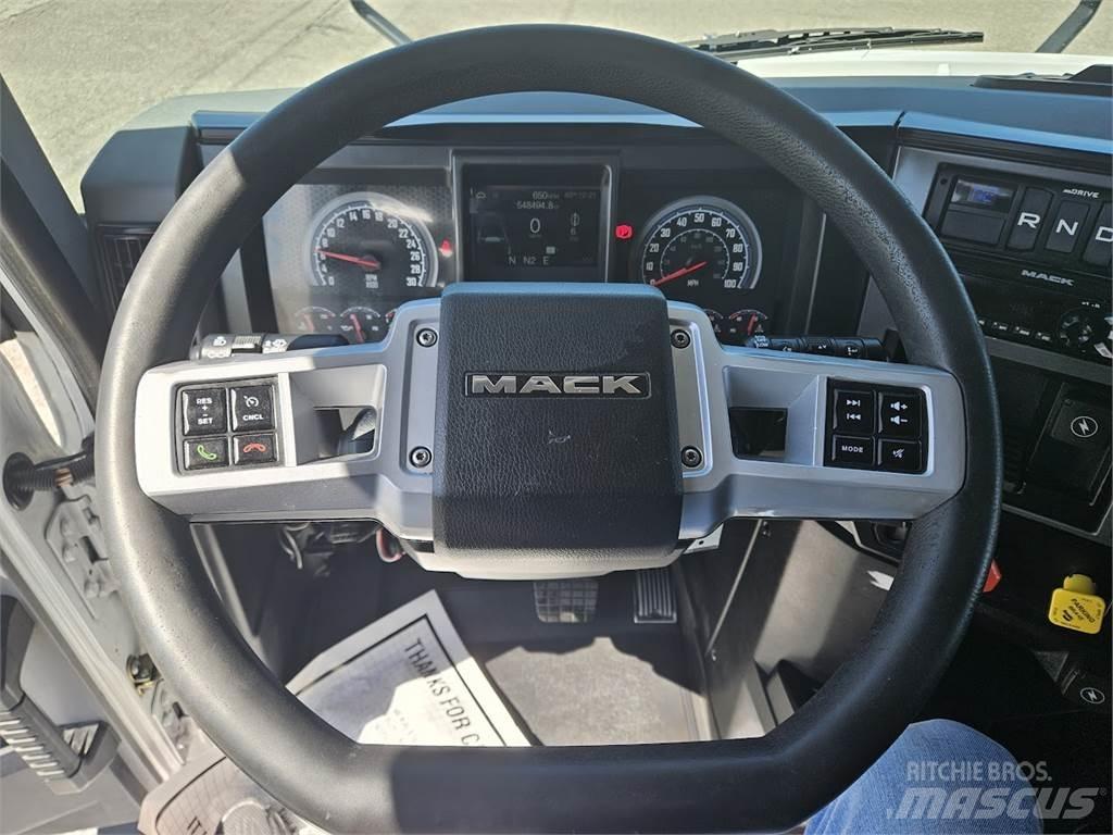 Mack AN64T 牵引车
