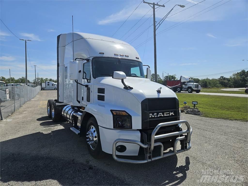 Mack AN64T 牵引车