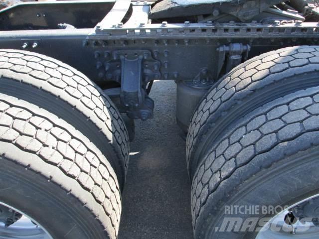 Mack AN64T 牵引车