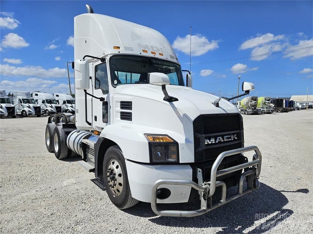 Mack AN64T 牵引车