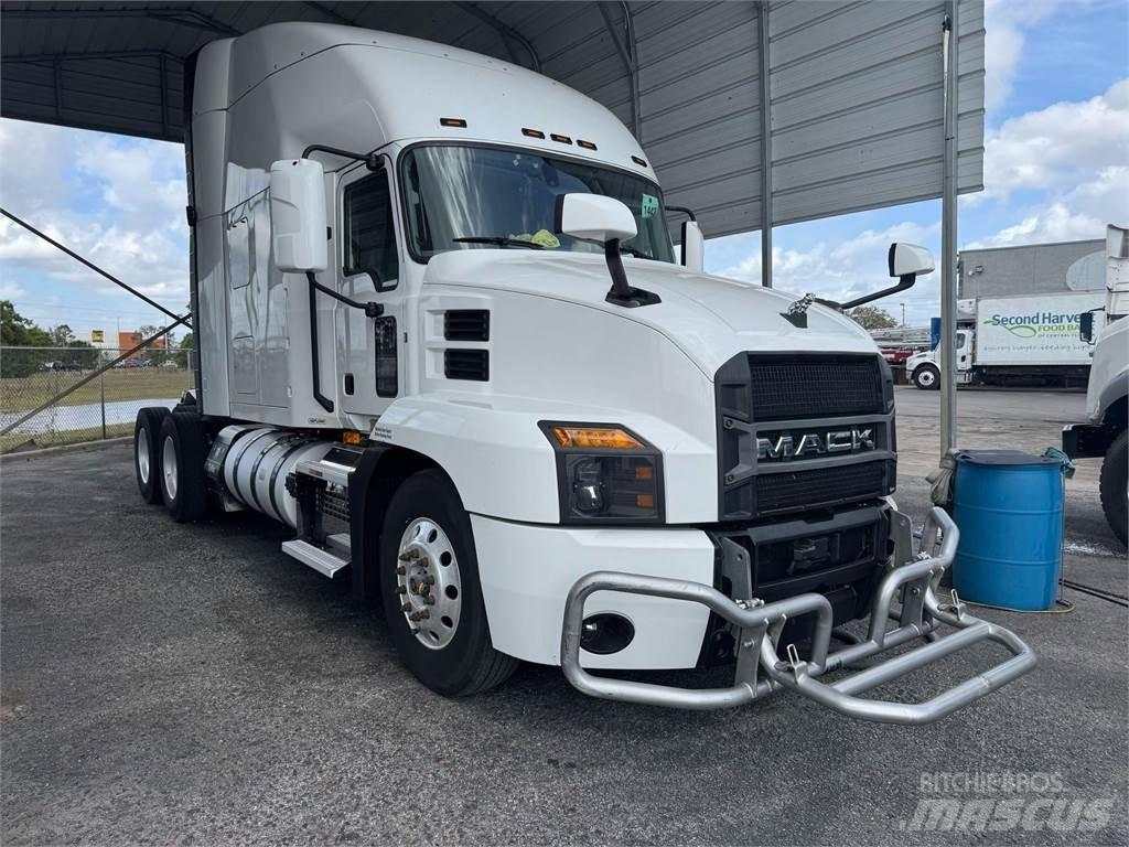 Mack AN64T 牵引车